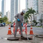 Leia mais sobre o artigo Desentupidora de esgoto em Balneário Camboriú: soluções residenciais e comerciais